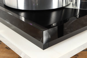 Front right corner of a used Naim Solstice Turntable Package in a black finish