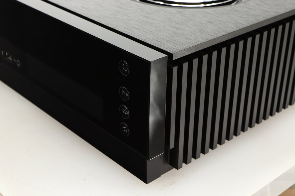 Front right corner of a Naim Uniti Nova Power Edition Streaming System in a black finish