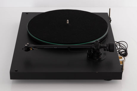 Right side view of a used Pro-ject P2 Turntable / Goldring 2 Cartridge in a Black finish