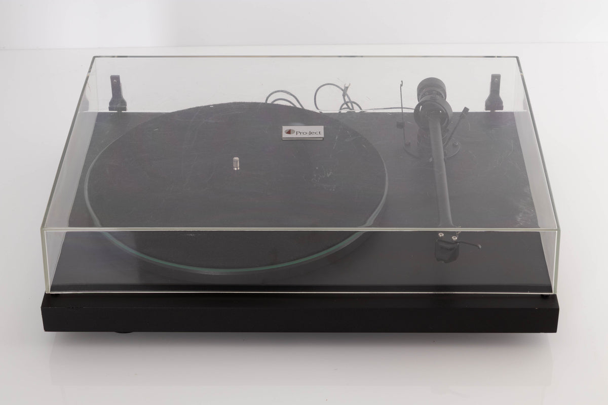 Top of a used Pro-ject P2 Turntable / Goldring 2 Cartridge in a Black finish