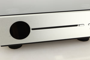 Close up view of a used Quad Artera Solus Integrated System in Silver finish