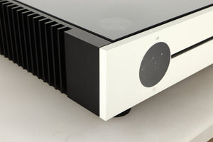 Front left corner view of a used Quad Artera Solus Integrated System in Silver finish
