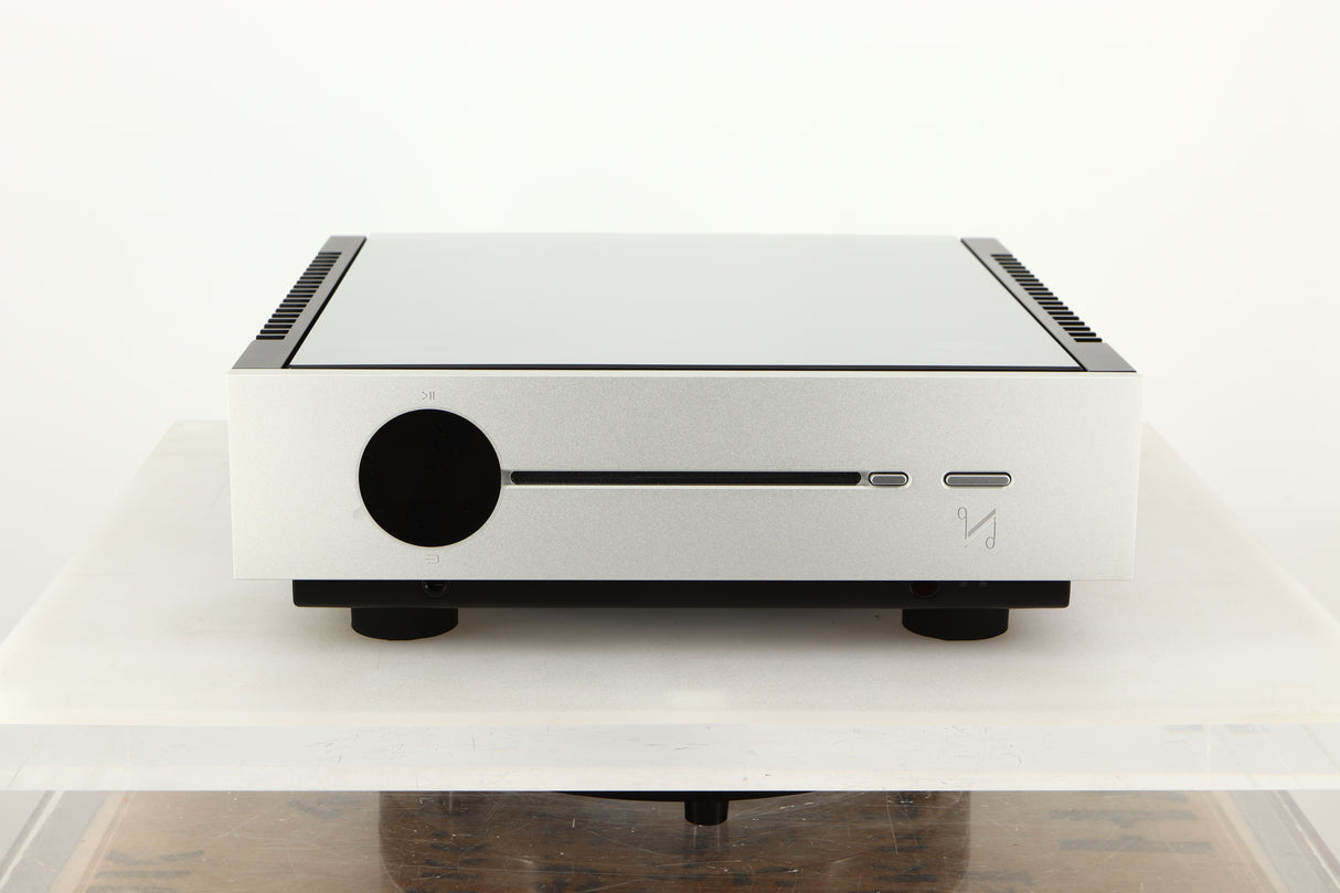 Front view of a used Quad Artera Solus Integrated System in Silver finish