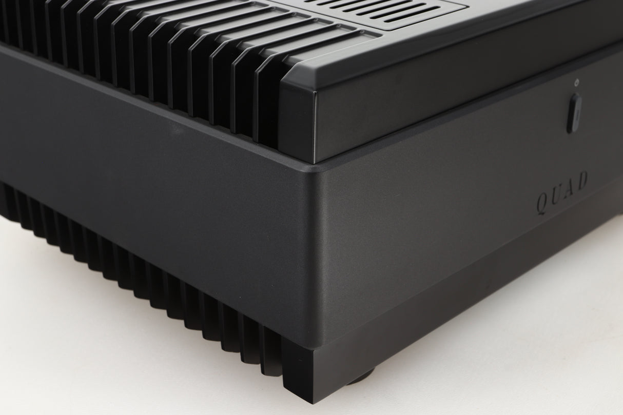 Front left corner view of a used Quad Elite QSP Power Amplifier