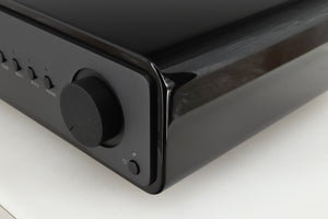 Quad Vena II Integrated Amplifier - Gloss Black