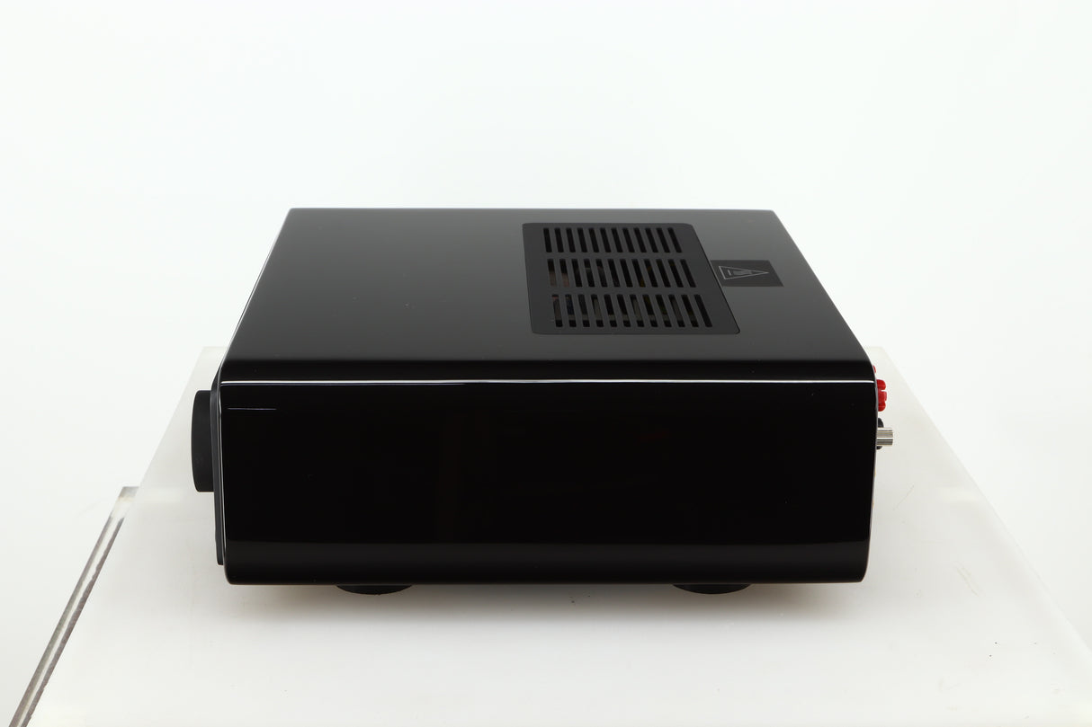 Quad Vena II Integrated Amplifier - Gloss Black