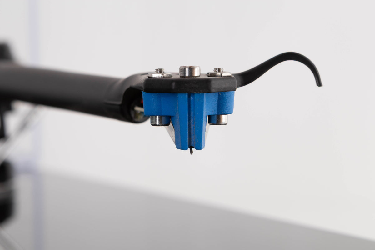 Rega Planar 3 Turntable - Black / Elys Cartridge