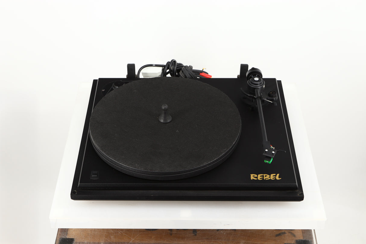 Front view of a used Revolver Rebel Turntable / AT95E Cartridge in a black finish