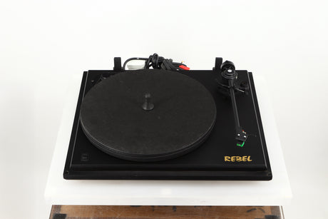 Front view of a used Revolver Rebel Turntable / AT95E Cartridge in a black finish