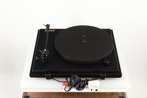 Rear view of a used Revolver Rebel Turntable / AT95E Cartridge in a black finish