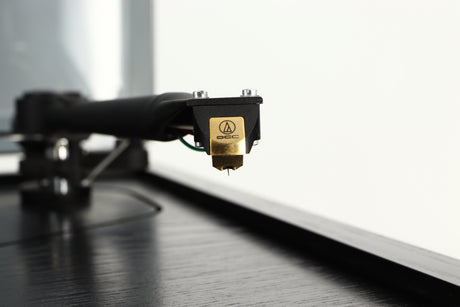 Close up view of a used Roksan Xerxes Turntable with Tabriz Tonearm