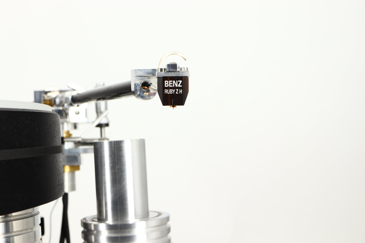 Close up view of a used S.A.M. Sinner Turntable with Audiomods Series 6 Micrometer Tonearm, and Benz Ruby Z H Cartridge 
