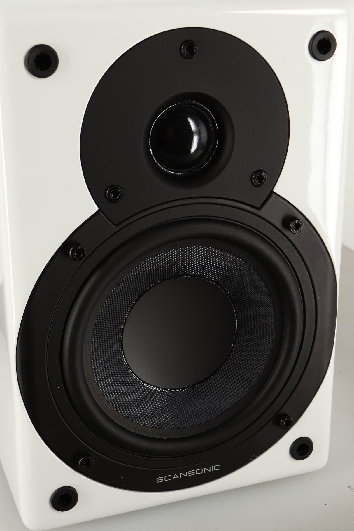 Close up view of an Ex Display Scansonic S5 Standmount Speakers in White finish