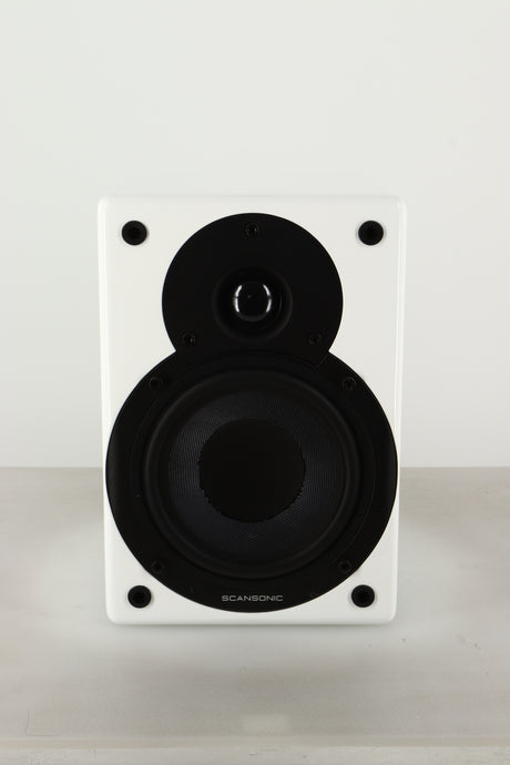 Front view of an Ex Display Scansonic S5 Standmount Speakers in White finish