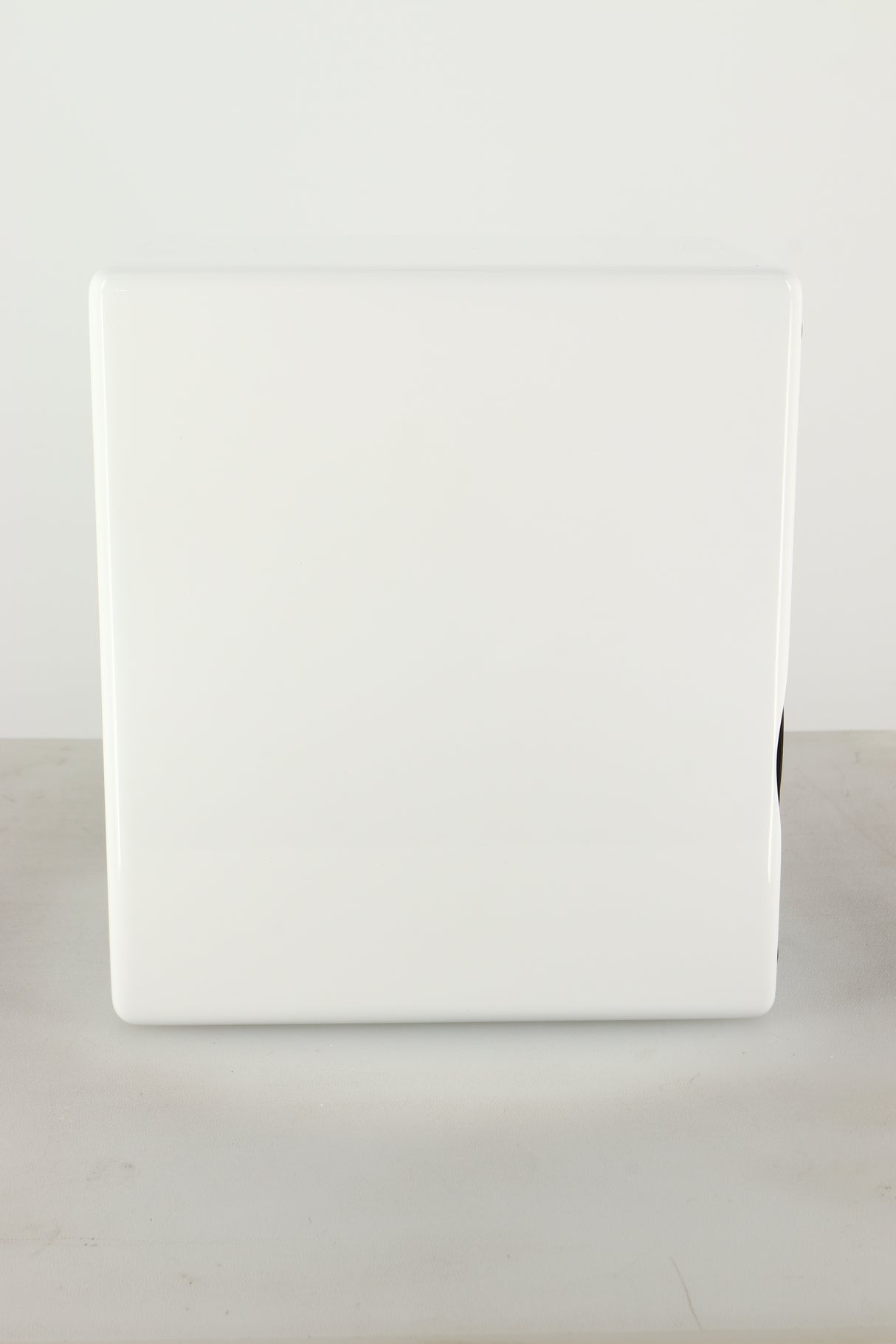 Side view of an Ex Display Scansonic S5 Standmount Speakers in White finish