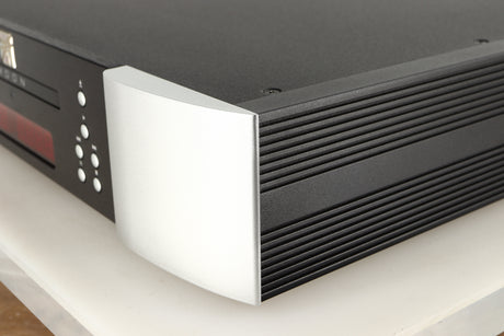 Front right corner of a used Simaudio Moon 260D CD Player in a black / silver finish