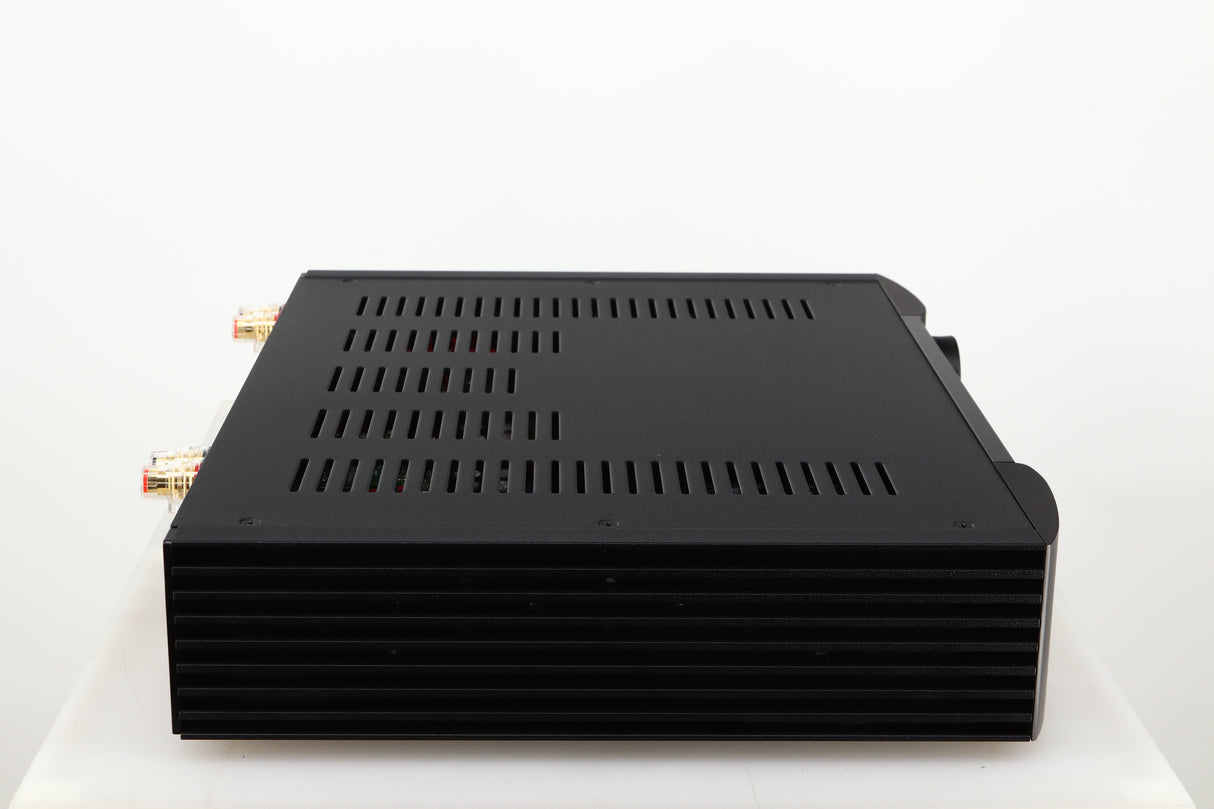 Left sideview of a used Simaudio Moon 340i D3PX Integrated Amplifier in a black finish
