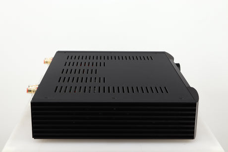 Left sideview of a used Simaudio Moon 340i D3PX Integrated Amplifier in a black finish