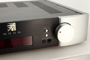 Close up view of a used SimAudio Moon 340i X Integrated Amplifier in Black/Silver finish