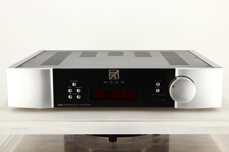 Front view of a used SimAudio Moon 340i X Integrated Amplifier in Black/Silver finish