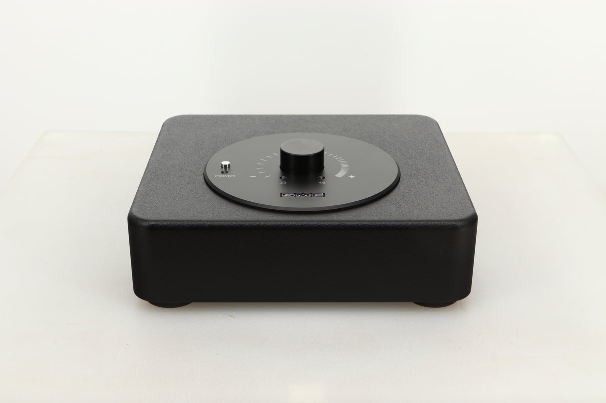 Front view of a used SME Model 6 Turntables Power Supply