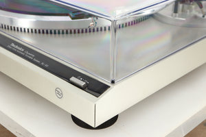 Front right corner view of a used Technics SL-Q2 Direct Driver Turntable in Silver
