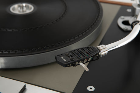 Close up view of a used Thorens TD-125 MKII Turntable with SME 3009 Tonearm