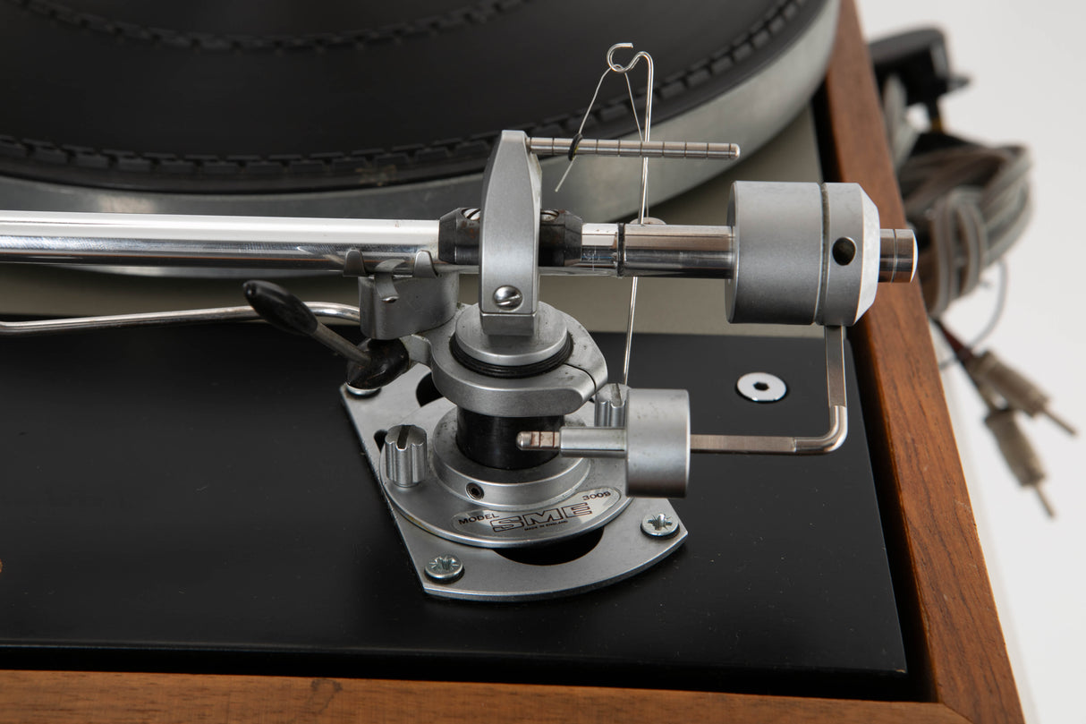 Close up view of a used Thorens TD-125 MKII Turntable with SME 3009 Tonearm