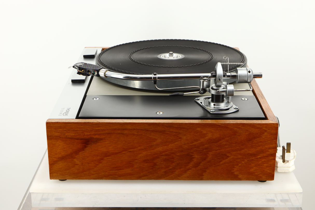 Side view of a used Thorens TD-125 MkII Turntable with SME 3009 Tonearm