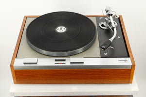 Top view of a used Thorens TD-125 MkII Turntable with SME 3009 Tonearm