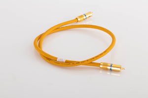 View of a used Van Den Hul D-102 MkIII 0.8m Interconnect 