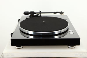 Side view of a Yamaha TTN503 MusicCast Turntable in Black finish