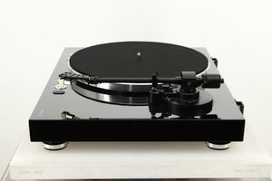 Side view of a Yamaha TTN503 MusicCast Turntable in Black finish