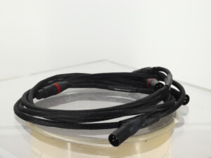 Chord Co. Signature Tuned Aray Interconnect Cables 2XLR-4XLR 1.0m Pair - Image 7