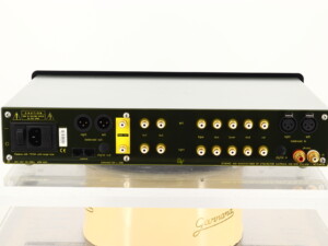 Dynavector L-300 Pre Amplifier inc. Phonostage - Image 4