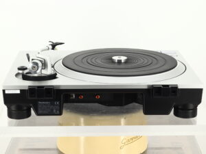 Technics SL-1500C Turntable - Silver - Image 4