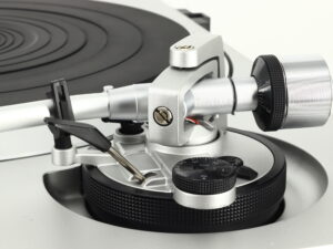 Technics SL-1500C Turntable - Silver - Image 11