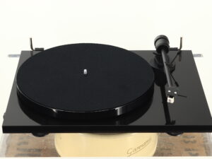 Pro-Ject E1 BT Turntable - Gloss Black - Image 6