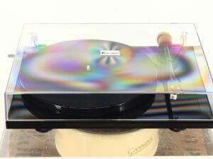 Pro-Ject E1 BT Turntable - Gloss Black - Image 7