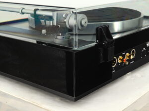 Thorens TD-1600 Turntable / AT-VM540ML Cartridge - Gloss Black - Image 8