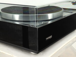 Thorens TD-1600 Turntable / AT-VM540ML Cartridge - Gloss Black - Image 10