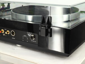 Thorens TD-1600 Turntable / AT-VM540ML Cartridge - Gloss Black - Image 11