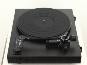 Dual CS 618Q Turntable - Black - Image 3