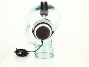 Beyerdynamic T 90 Headphones - Image 3