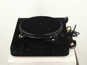 Acoustic Research AR EB101 Turntable - Black - Image 3