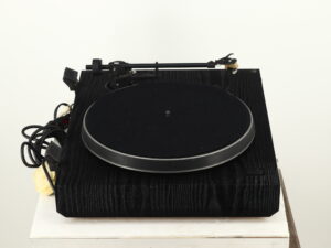 Acoustic Research AR EB101 Turntable - Black - Image 5