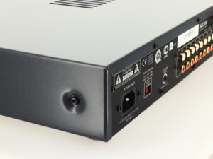 Arcam FMJ A19 Integrated Amplifier - Image 7