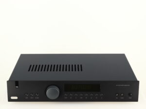 Arcam FMJ A19 Integrated Amplifier - Image 11