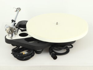 Rega Planar 10 Turntable / Aphelion 2 MC Cartridge - Image 4