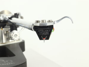 Rega Planar 10 Turntable / Aphelion 2 MC Cartridge - Image 9